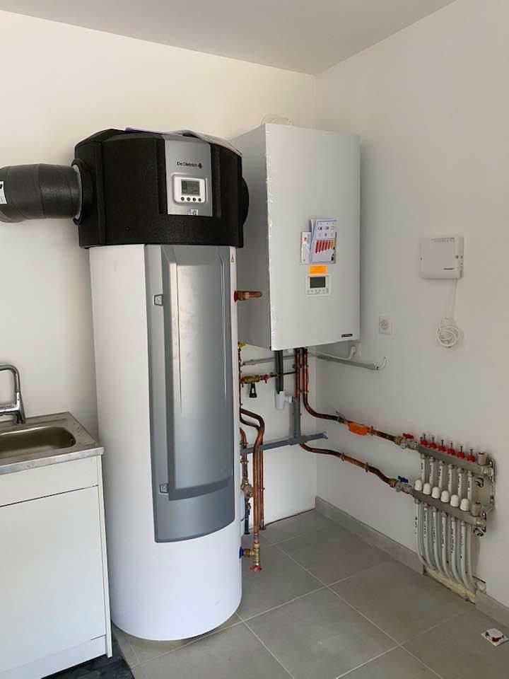 Installation d'un chauffe-eau thermodynamique et réseau de distribution